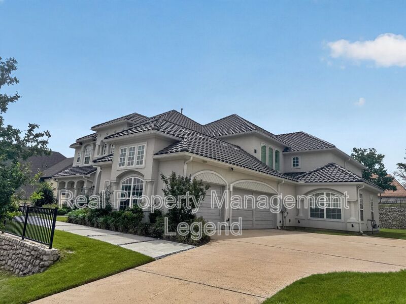 Southlake House: 809 Jamestown Lane