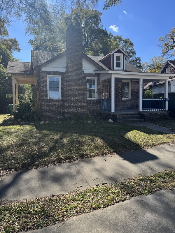 Colonial heights House: 399 Danville Ave