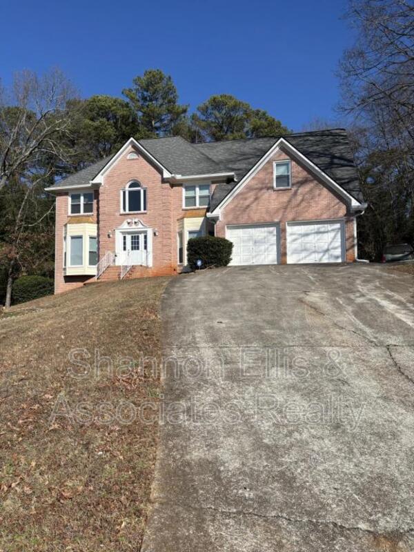 Decatur House: 2972 Hampton Pl