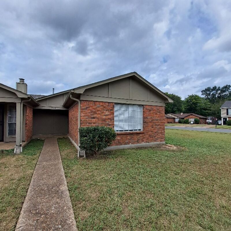 Memphis House: 3325 Cristil St