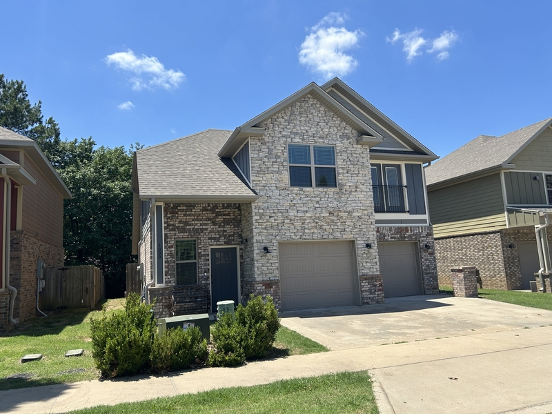 Fayetteville House: 1299 North Sicily Lane