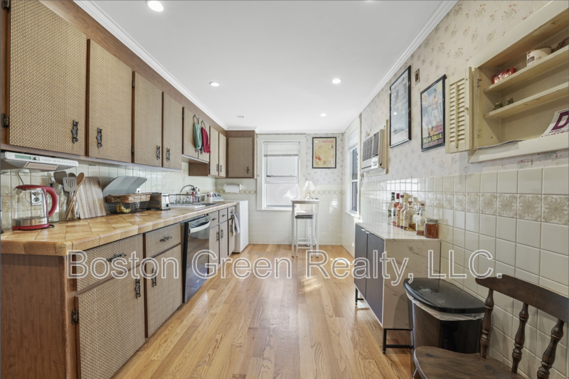 Somerville House: 69 Jaques Street