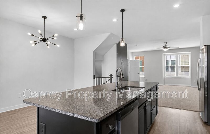 Spacious 3-Bedroom Townhome in Norfolk!  - Photo 3