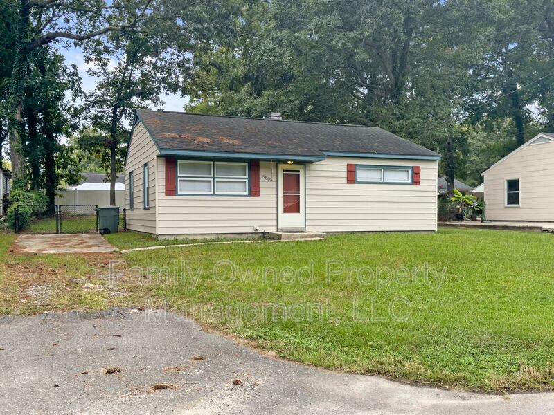 Hanahan House: 5805 Chaucer Drive