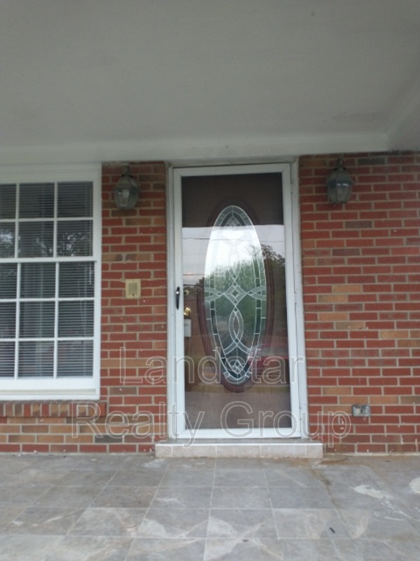 Louisville House: 6613 Manslick Rd