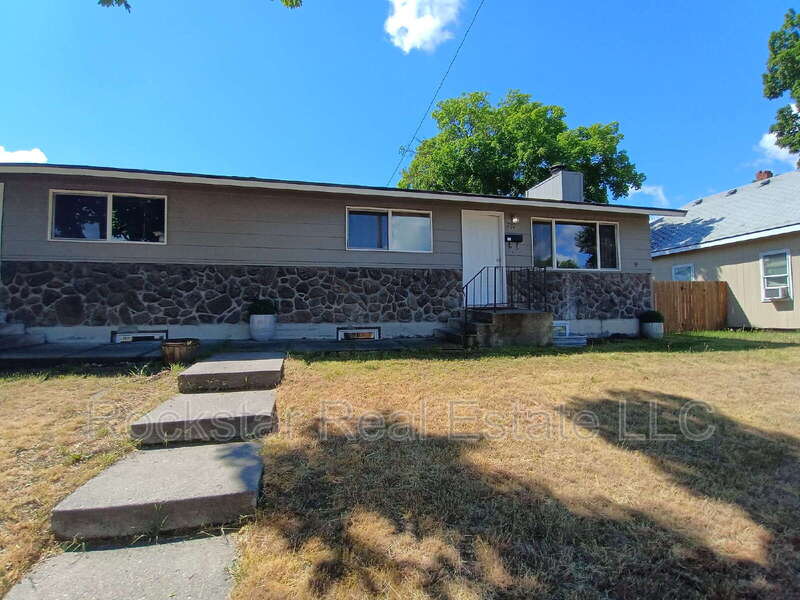 Spokane House: 702 East Bridgeport Avenue