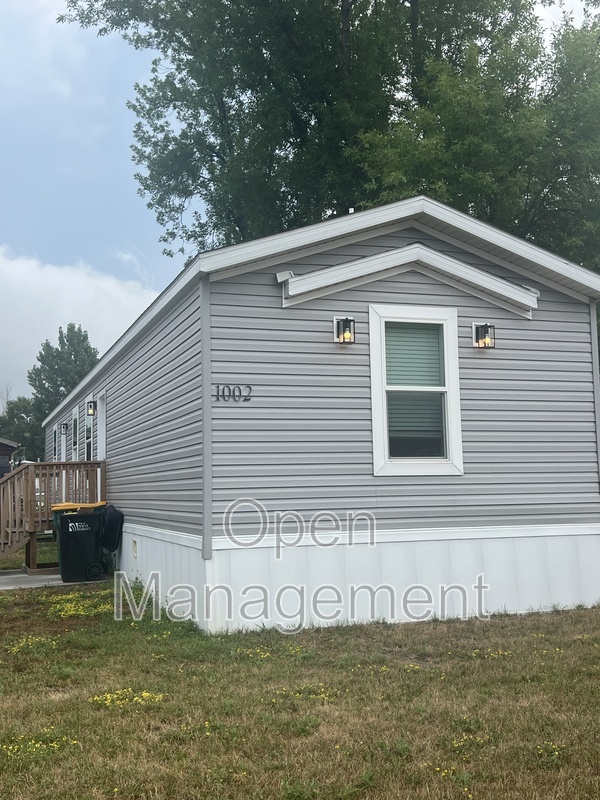 West Fargo House: 1002 3rd Ave E