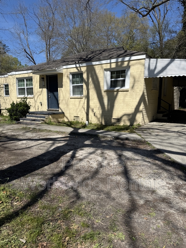 Columbus House: 3103 Head Street