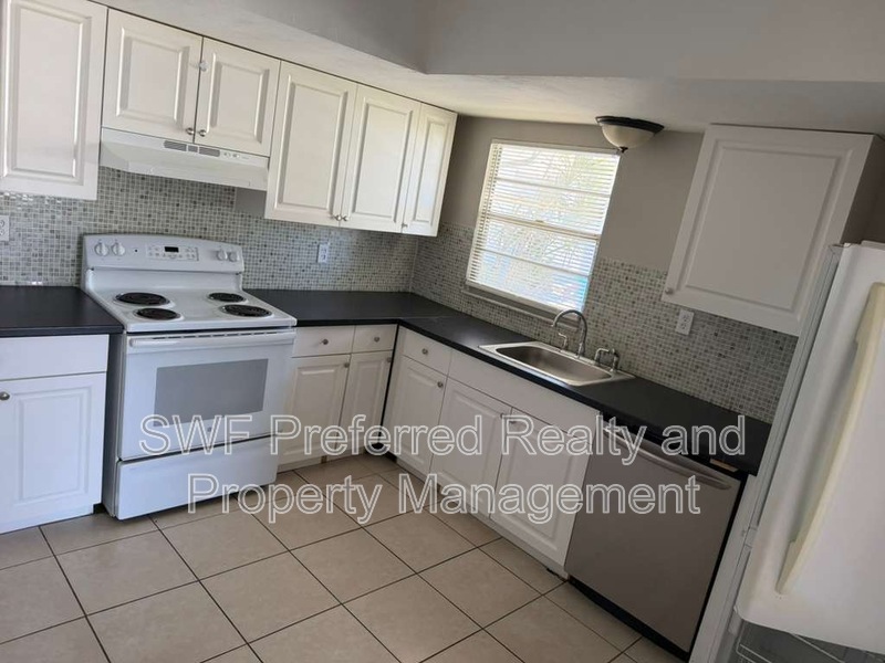 Cape Coral House: 1002 Southeast 12th Terrace