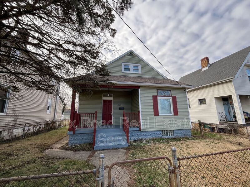 Hamilton House: 2159 Elmo Avenue