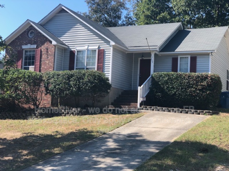 West Columbia House: 229 Stonewood Dr