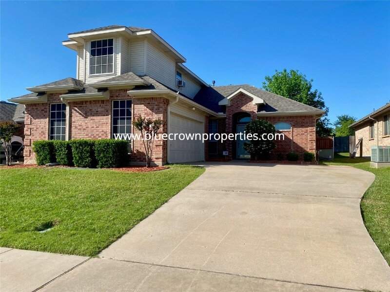 Carrollton House: 1829 Carver Dr