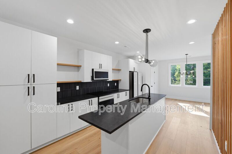 Charlotte House: 1360 Briar Creek Rd