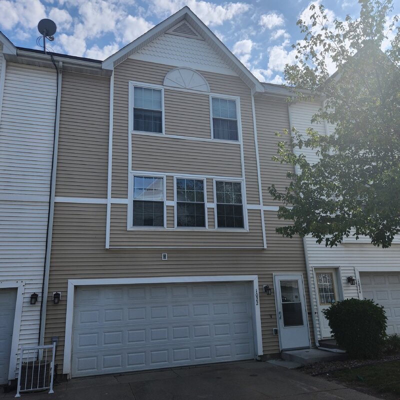 Altoona Townhome: 1022 10th Ave NW