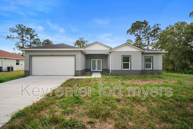LEHIGH ACRES House: 942 SUNRISE BLVD