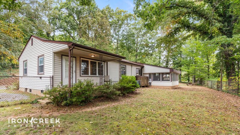 Swannanoa House: 307 Northeast Avenue