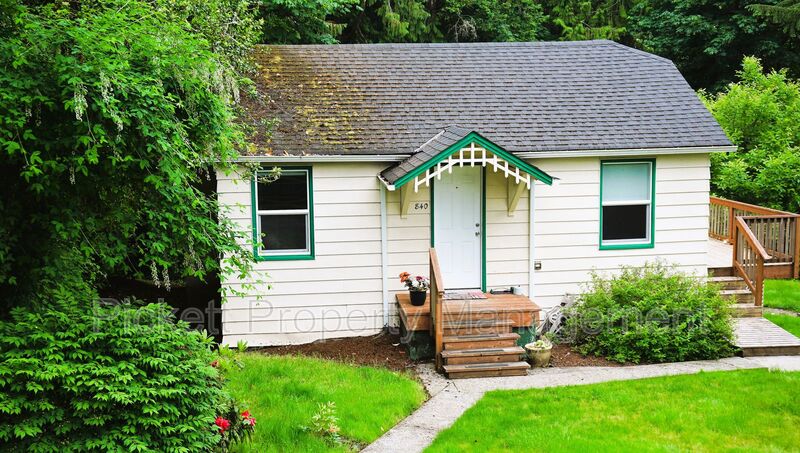 Port Orchard House: 840 Maple Ave E