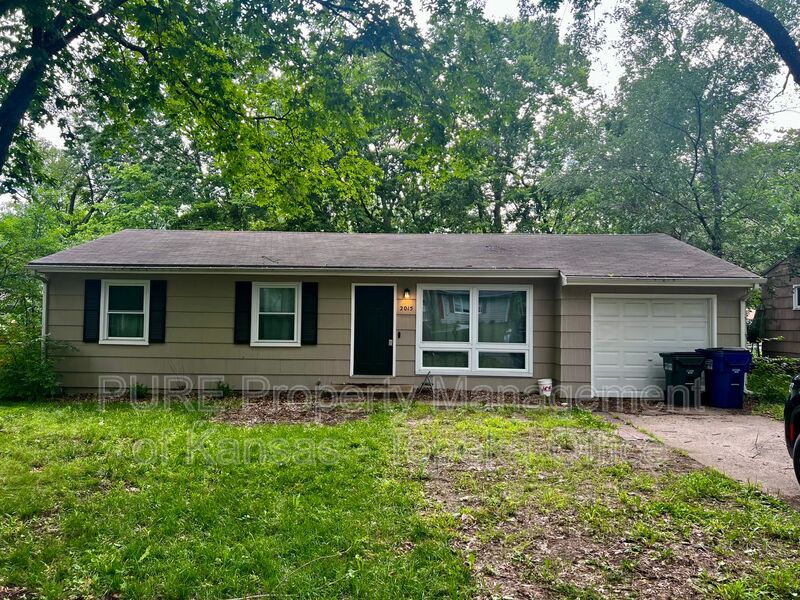 Lawrence House: 2015 Clifton Ct