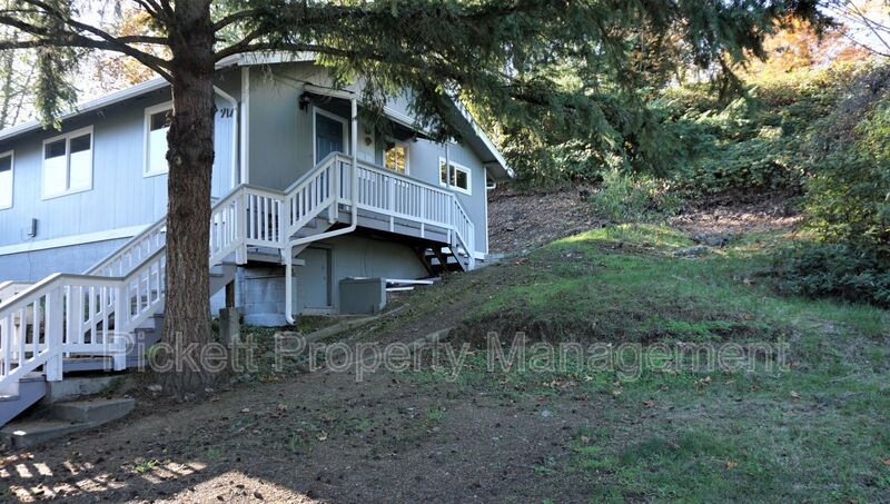 Bremerton Condo: 917 North Cambrian Ave.