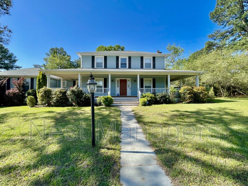 Fayetteville House: 6817 Bryanstone Way