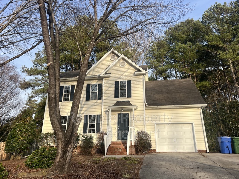 Fuquay Varina House: 1309 E Stonemason Dr