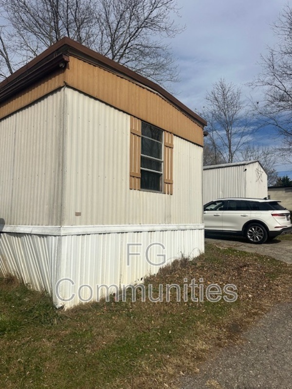 Candler House: 8 Sunny Knoll Acres Drive