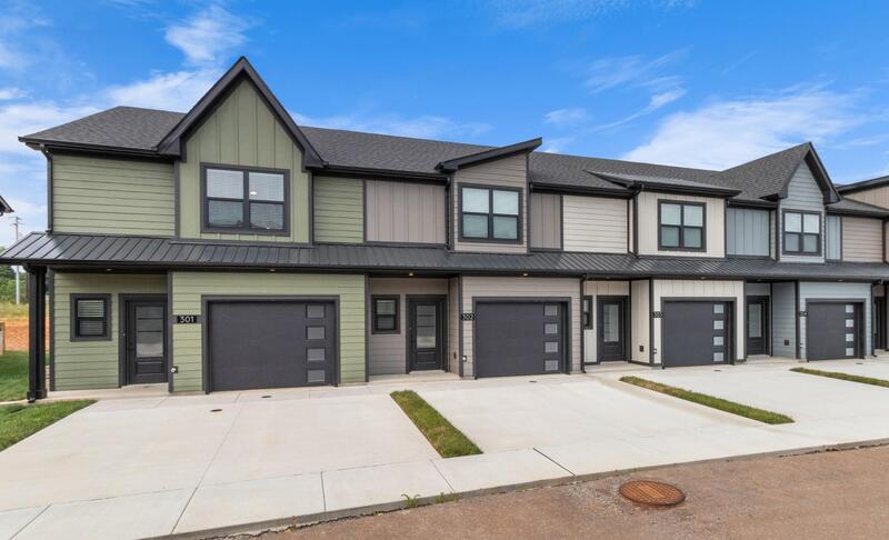 Clarksville Townhome: 302 Jonathan Wade Cir