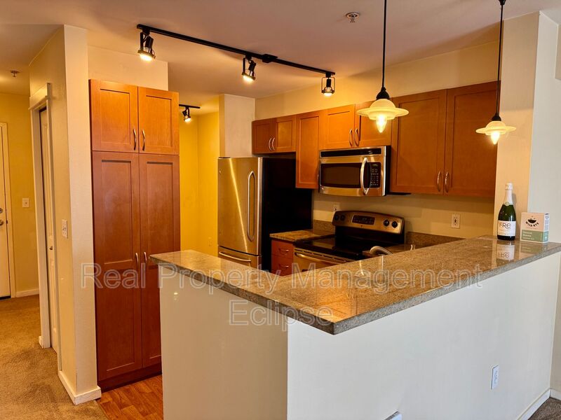 Bellevue Condo: 118 107th Ave NE