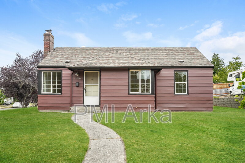 Seattle House: 7306 S 115th St