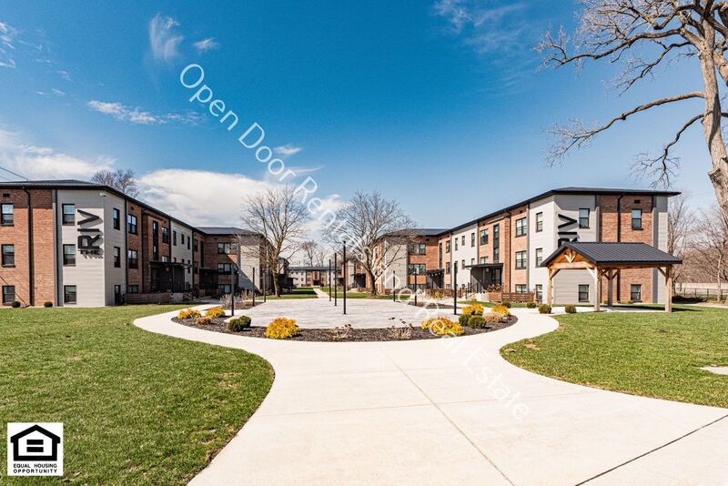 Fort Wayne House: 1823 Griswold Drive J21