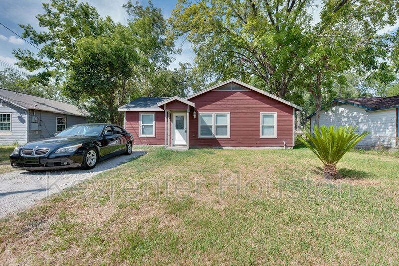 Houston House: 7601 Springdale Street