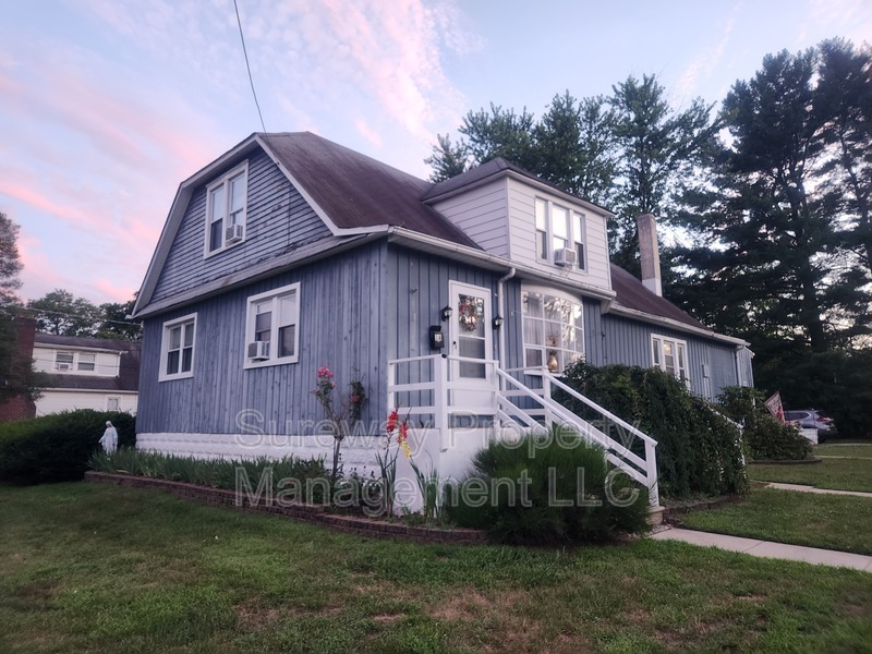 Berlin Condo: 1 Chestnut Ave