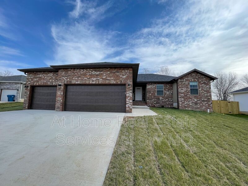 Ozark House: 2120 N 21st St