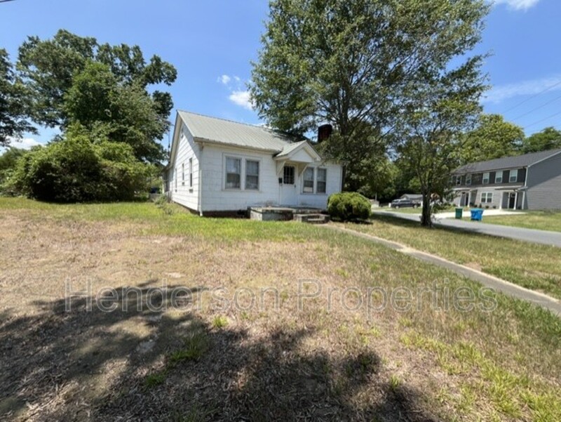 Albemarle House: 517 Concord Road