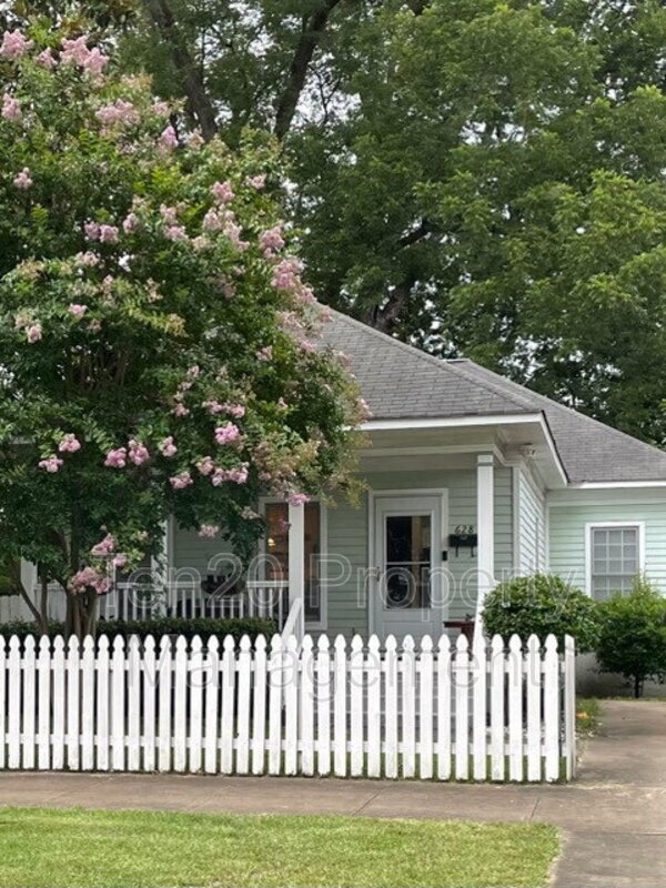 Columbus House: 628 3rd Avenue