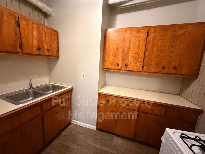 Omaha House: 2419 F St