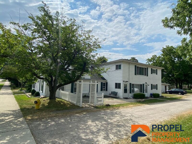 Grosse Ile Township Condo: 8141 Macomb St