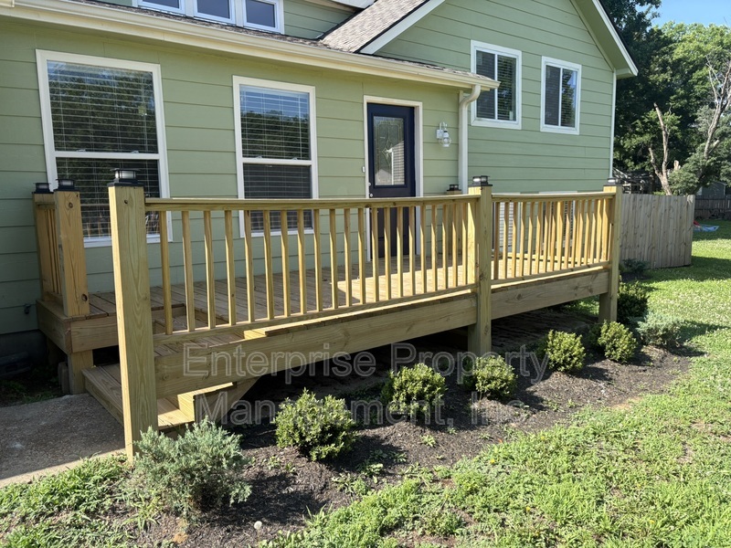 Photo 3 of 6843 Autumnhill Ln