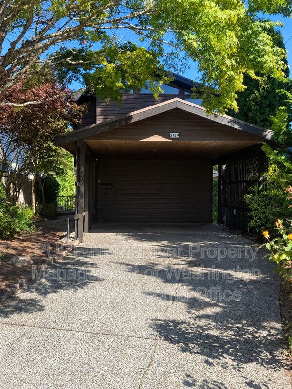 Seattle House: 2114 41st Ave SW