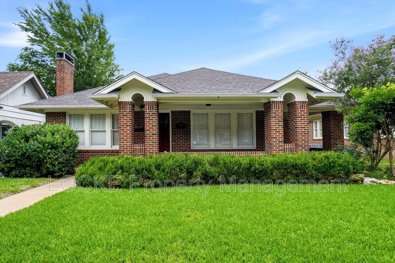 Fort Worth House: 2615 Cockrell Ave