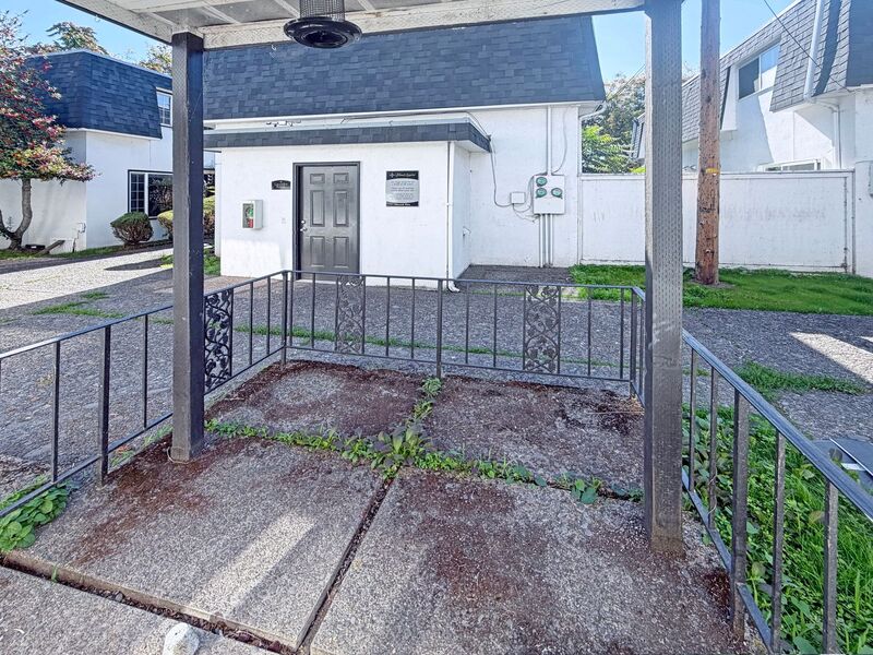 Photo 12 of rental home at 1109-A West 6th Avenue