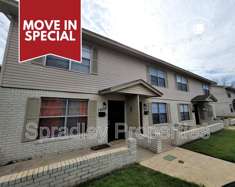 Belton Townhome: 1023 North Wall St