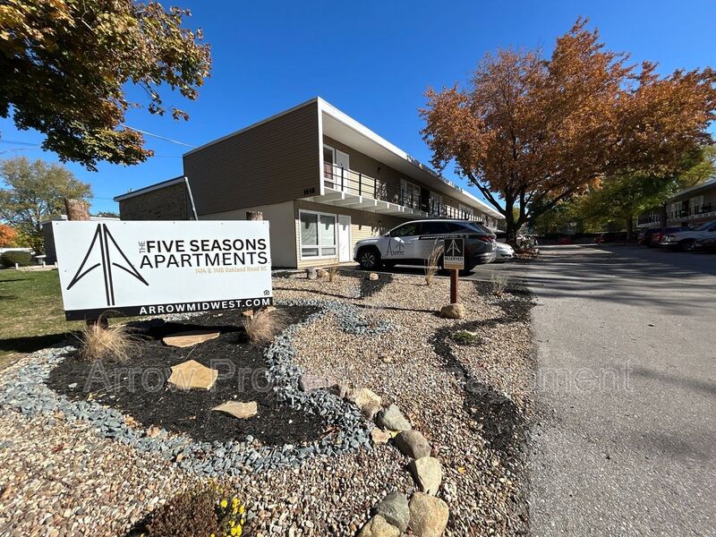 Cedar Rapids House: 1416 Oakland Rd NE- 4