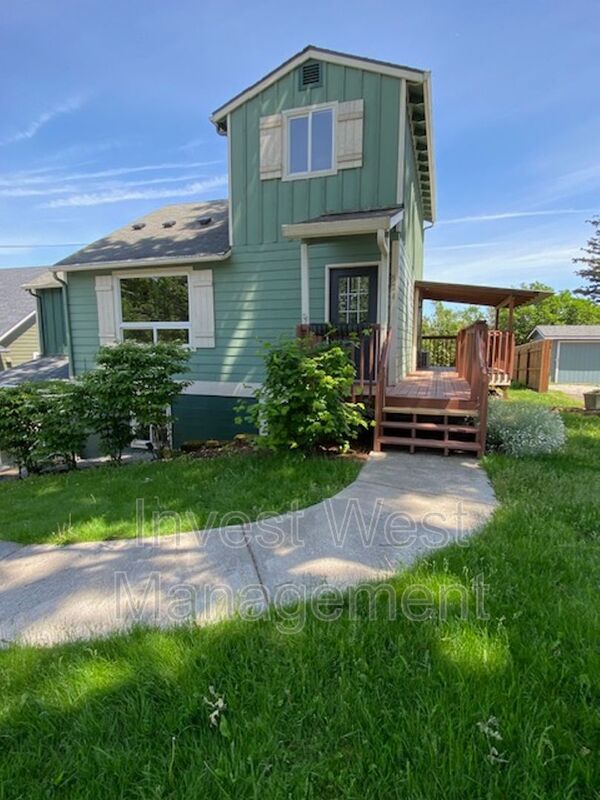 Camas House: 524 NW Fargo St