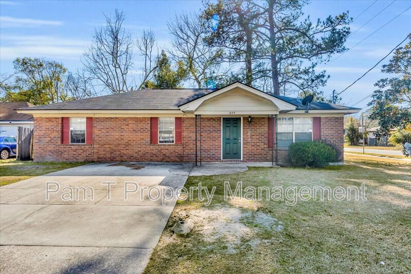 Savannah House: 1835 Upson Street