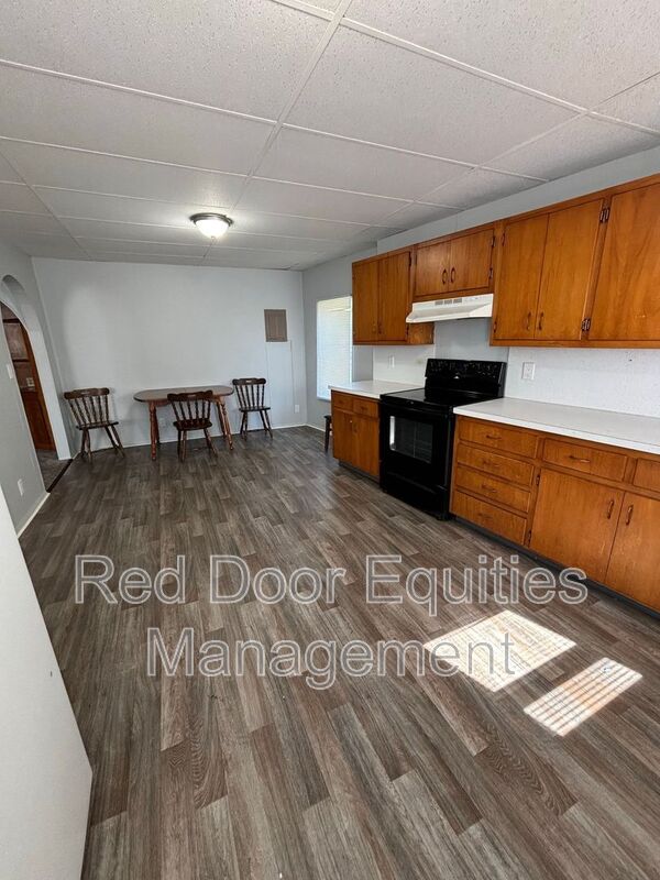 Lancaster House: 403 W Wheeling St - 403