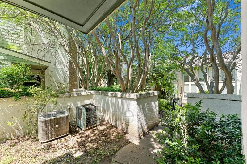 Dallas Condo: 9621 Walnut Street