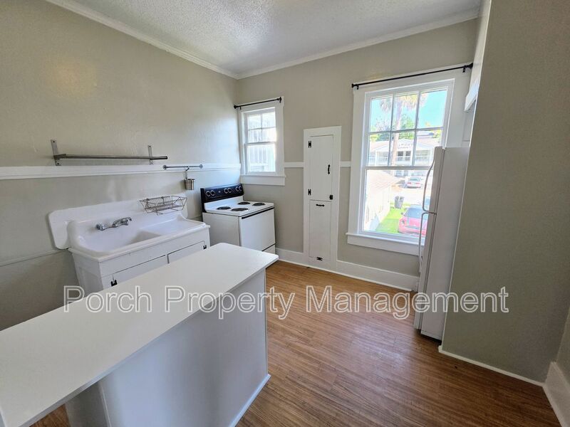 Pensacola Condo: 217 W Belmont St