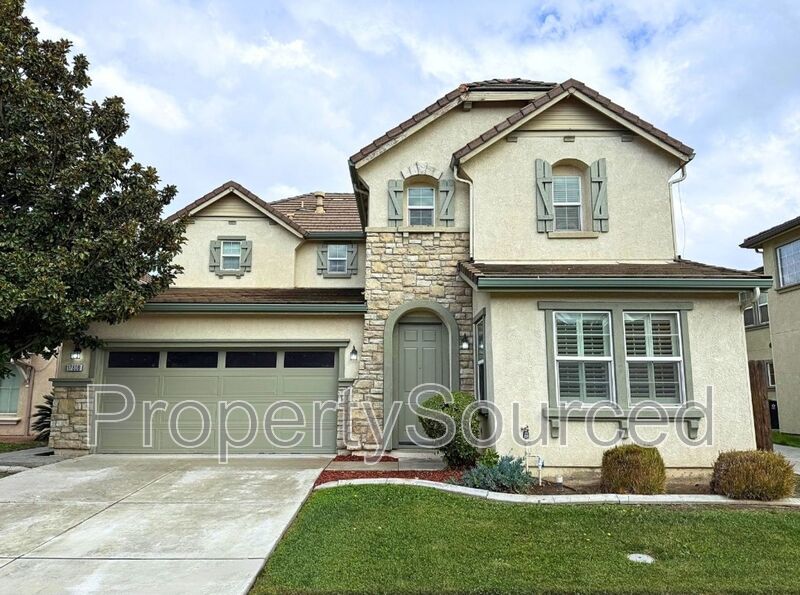 Lathrop House: 17808 Daffodil Hill St