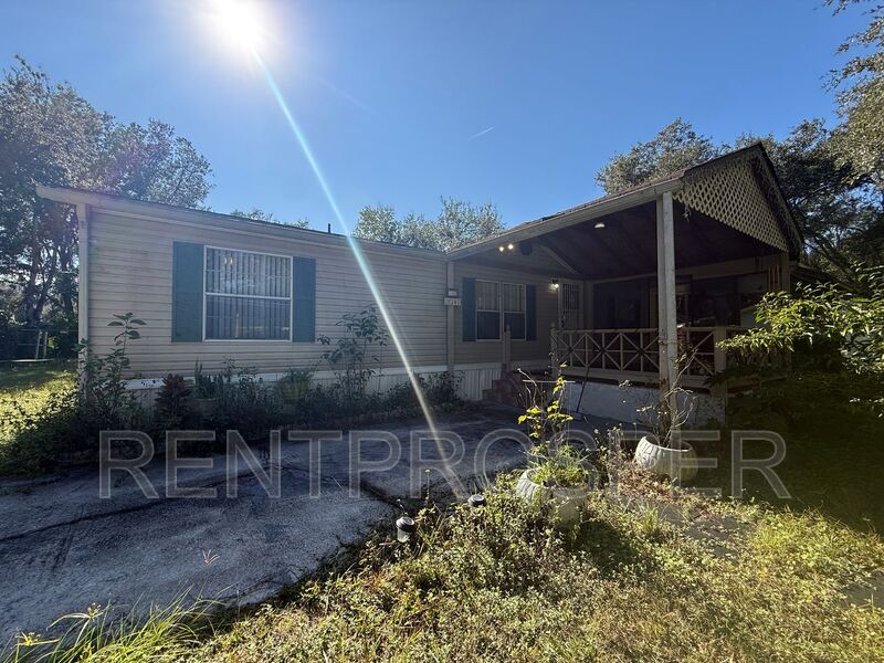 Orlando House: 18240 Lynbrook Rd